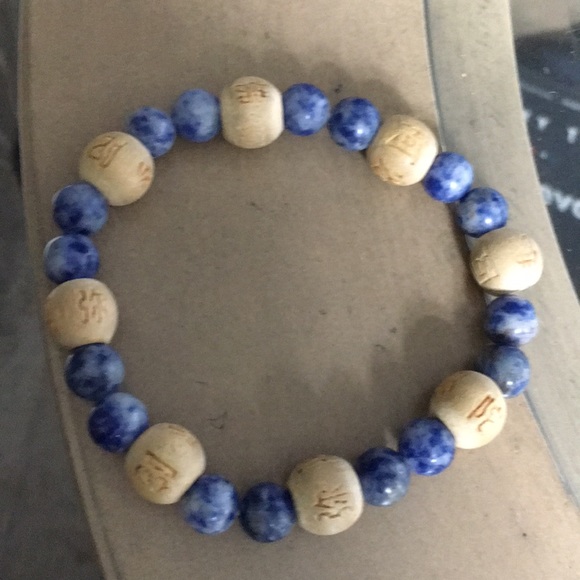 🌹Lapis and Carved Wood Bead Bracelet - Picture 2 of 6